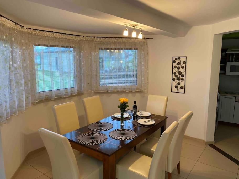4 Bedroom Family House With Access To A Hot Tub Гочалковице-Здруй Экстерьер фото